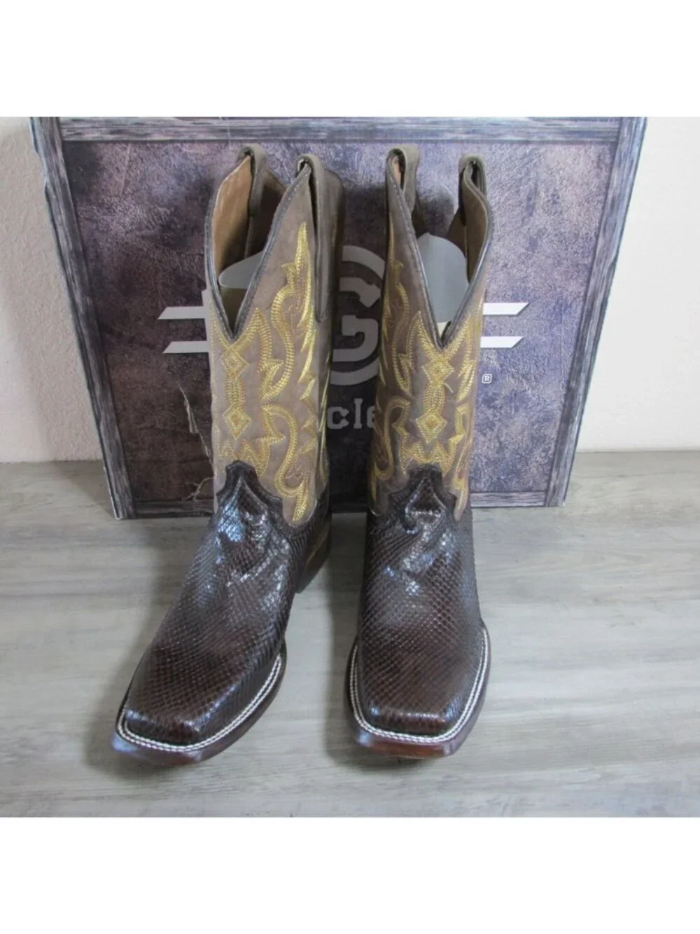 Circle G Corral Men's Python Embroidery Square Toe Boots Brown L6192